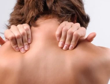 Πόνος στην πλάτη: 6 απλοί τρόποι ανακούφισης που διαρκούν λίγα λεπτά